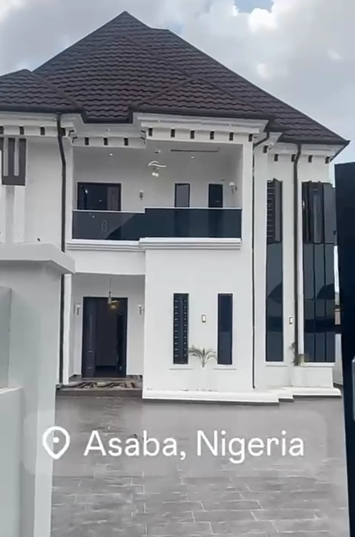 Duplex for Sale in Okpanam Road, Delta cover picture