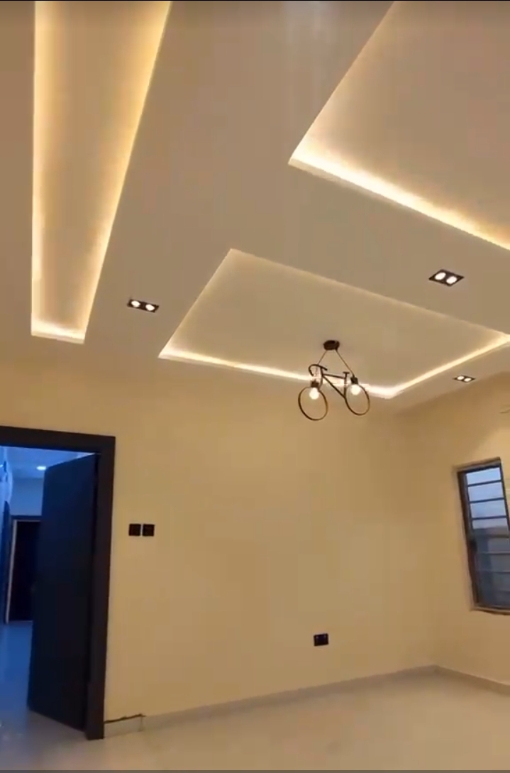 Bungalow for Sale in Off Eliozu Road, Rivers - Image 3
