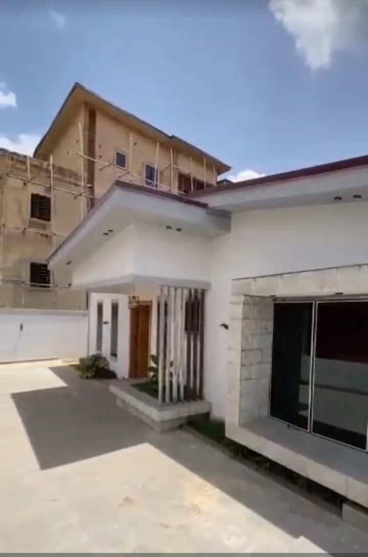 4 Bedroom Flat for Sale in Harmony Layout, Enugu - Image 4