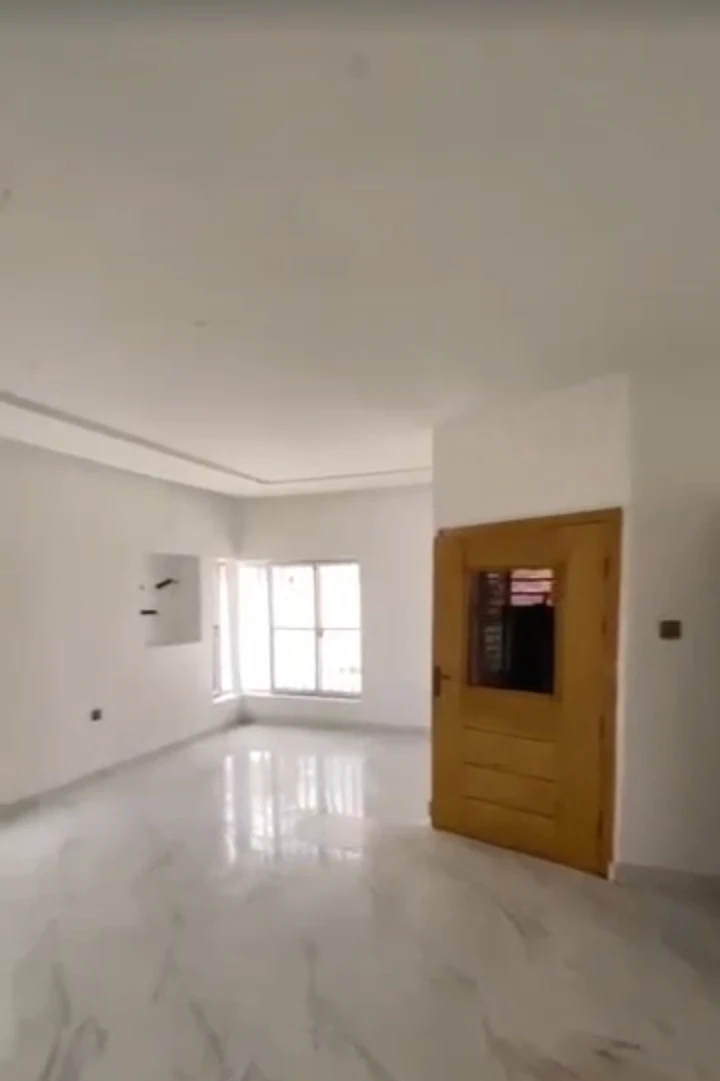 4 Bedroom Flat for Sale in Harmony Layout, Enugu - Image 1