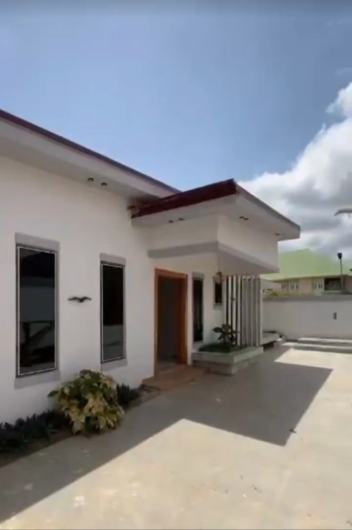 4 Bedroom Flat for Sale in Harmony Layout, Enugu - Image 3