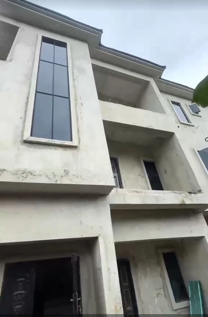 2 Bedroom Flat for Sale in ?Rumuagholu, Rivers - Image 1