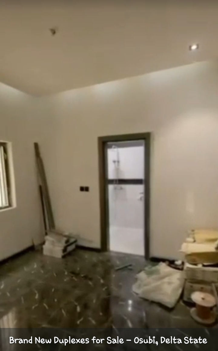 Duplex for Sale in OSUBI, Delta - Image 1