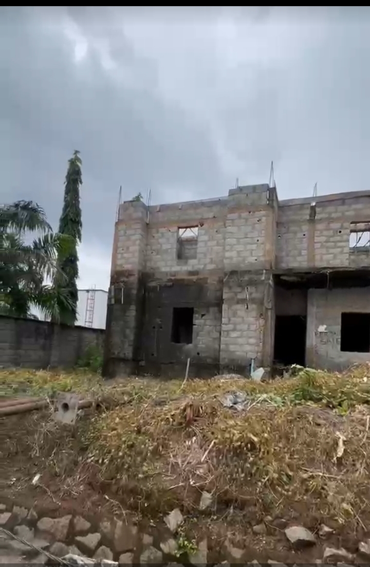 Uncompleted Building for Sale in IDU DISTRICT, Abuja - Image 2