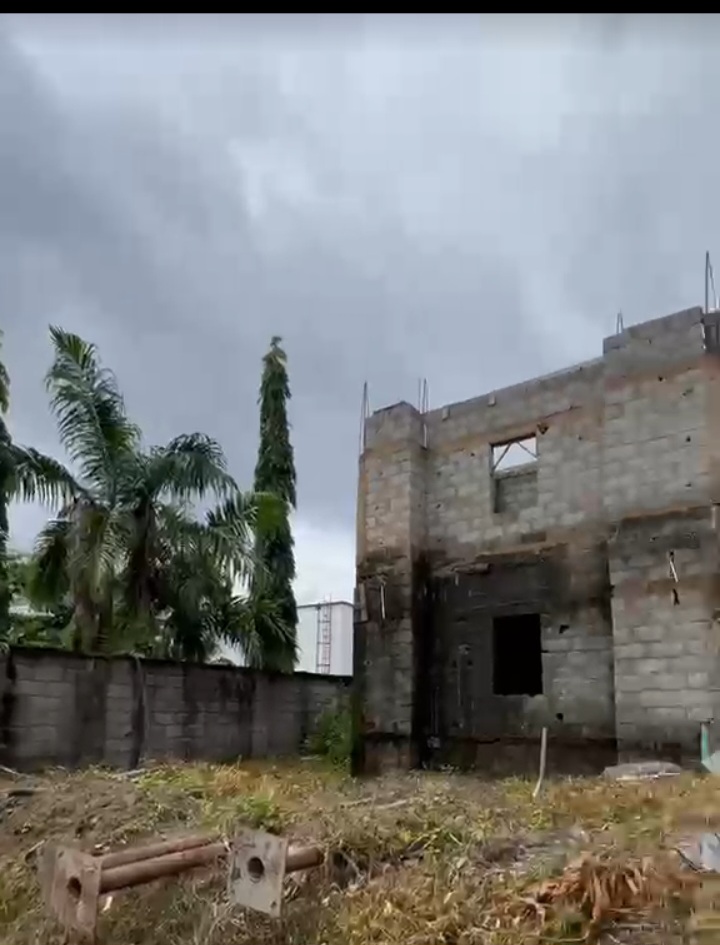Uncompleted Building for Sale in IDU DISTRICT, Abuja - Image 1