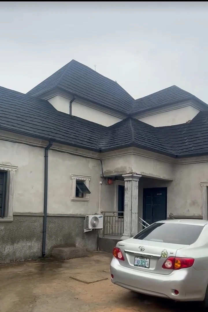 Bungalow for Sale in T-pumpy Estate,, Abuja - Image 1
