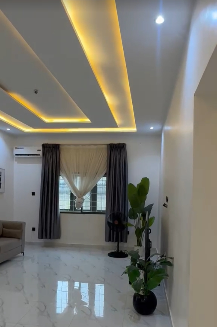 Bungalow for Sale in LUGBE, Abuja - Image 3
