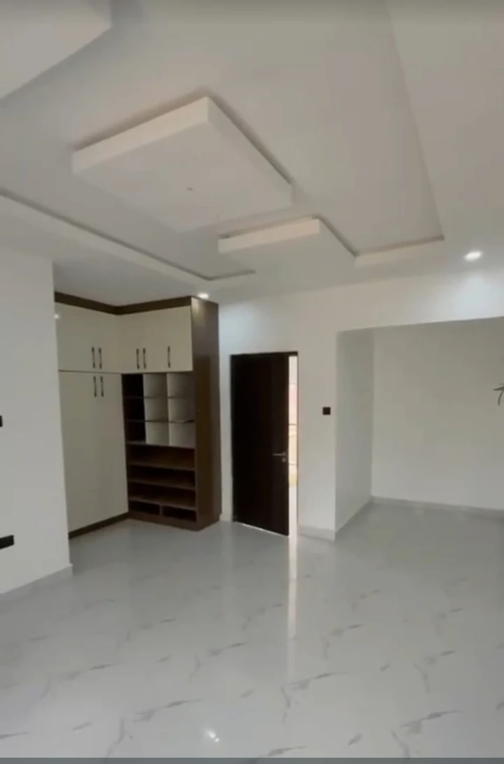Pent-House for Sale in Almond garden, Rivers - Image 3