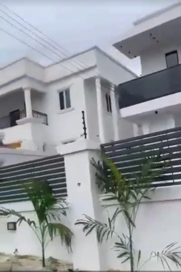 4 Bedroom Flat for Sale in Heliu Estate, Enugu - Image 1