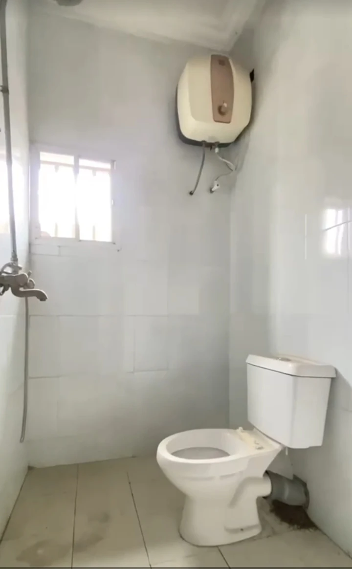 2 Bedroom Flat for Sale in RUMUKPARALI, Rivers - Image 3