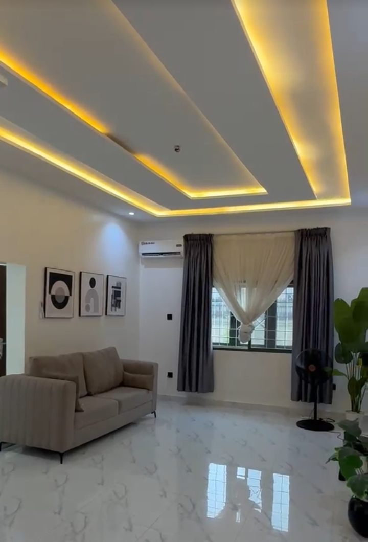 Bungalow for Sale in T-pumpy Estate,, Abuja - Image 1
