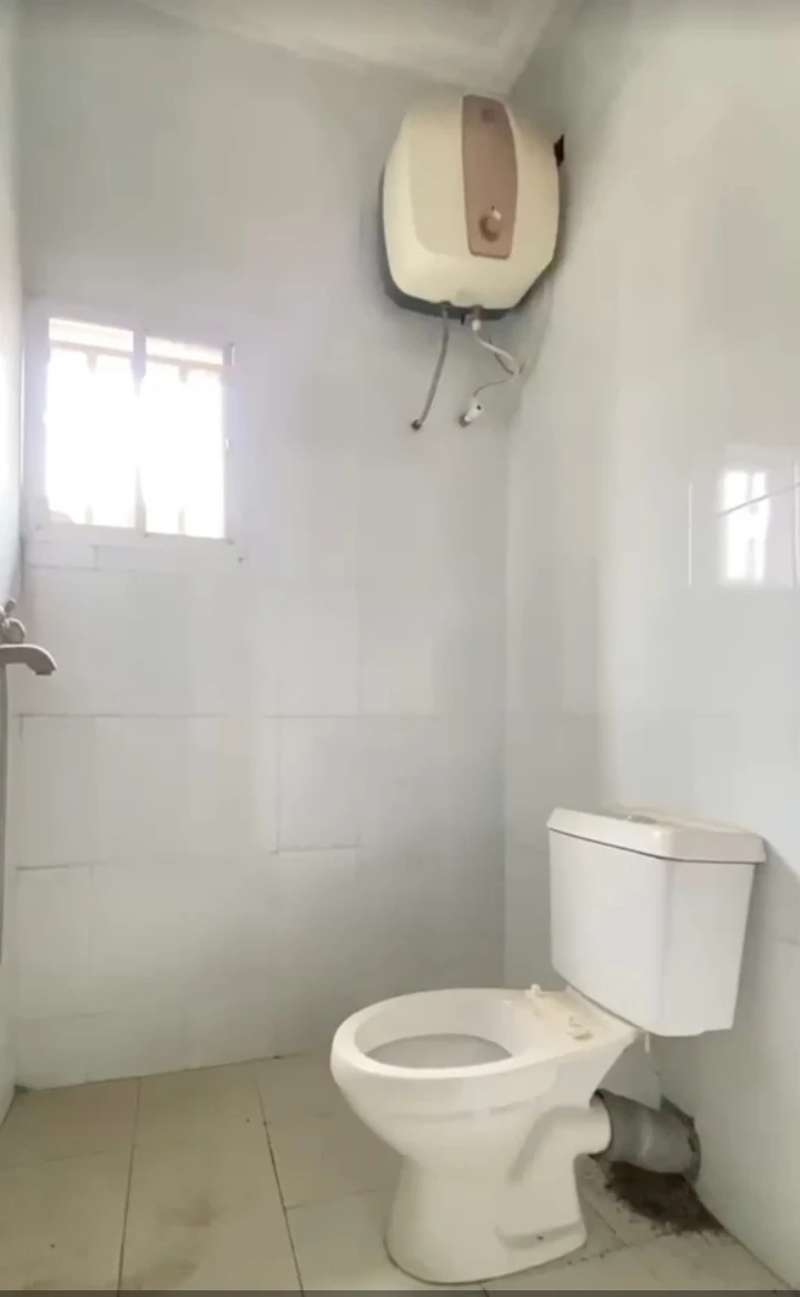2 Bedroom Flat for Sale in Rumukparali, Rivers - Image 4