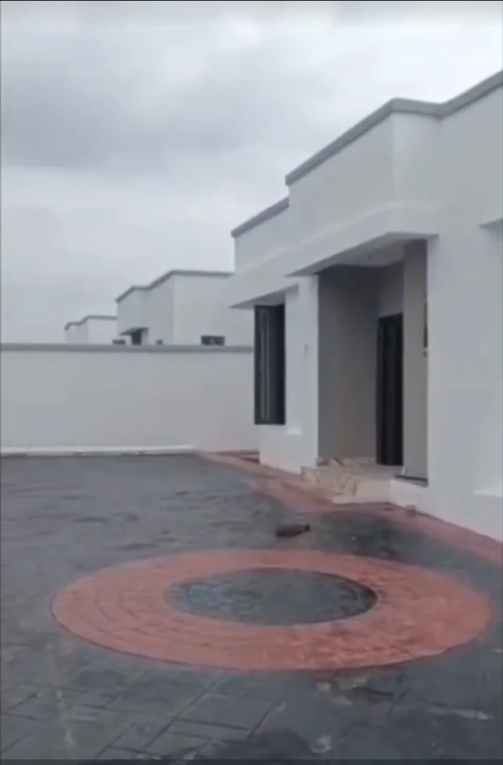 3 Bedroom Flat for Sale in ELIM ESTATE, Enugu - Image 1