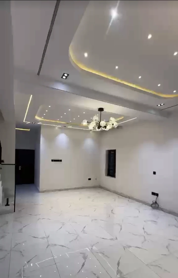 Duplex for Sale in RUMUODOMAYA, Rivers - Image 2