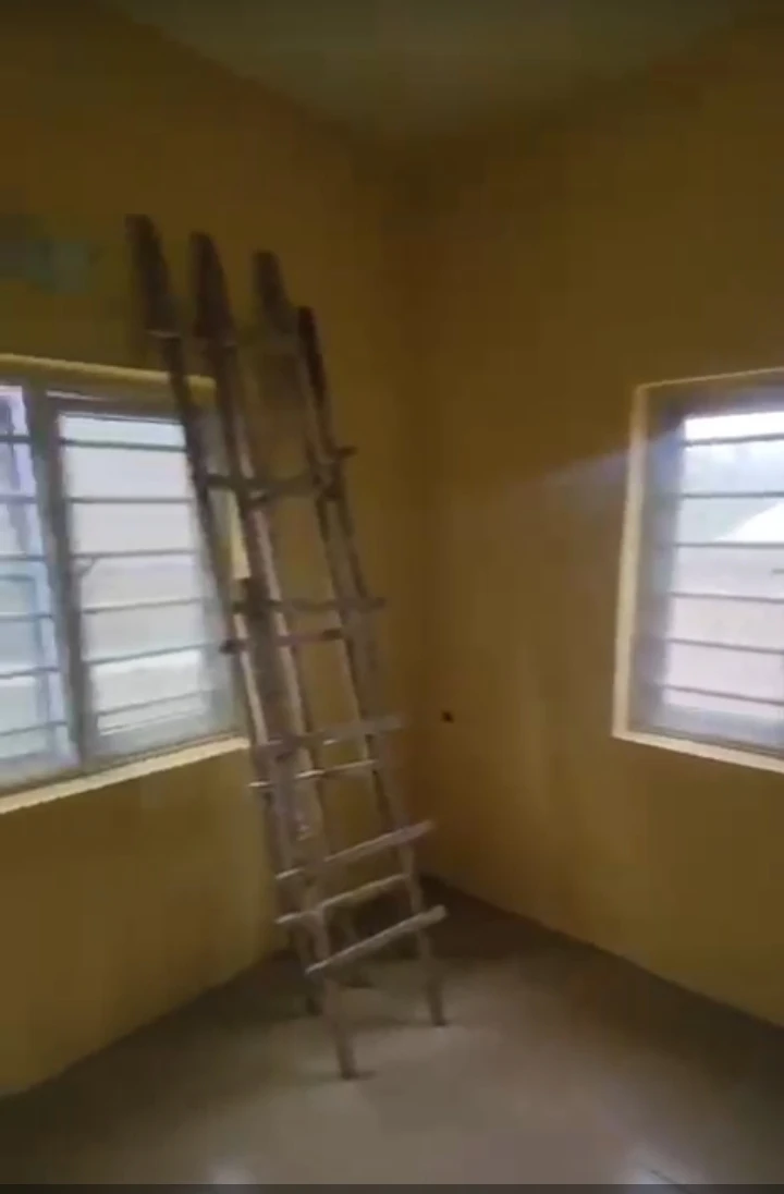 2 Bedroom Flat for Sale in Army checkpoint, Enugu - Image 1
