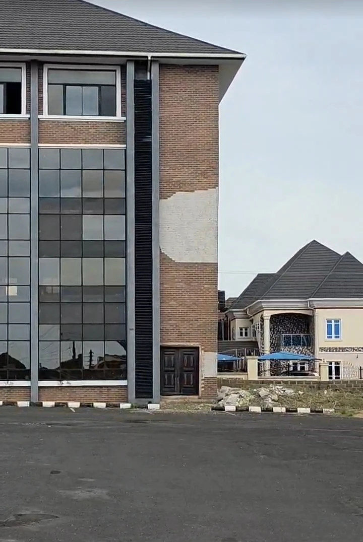 Plaza for Sale in ALGBANI ROAD, Enugu - Image 2