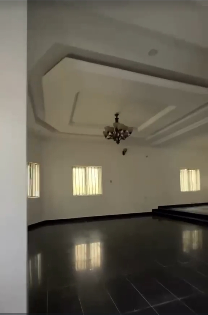 Duplex for Sale in GRA Phase 3, Rivers - Image 4