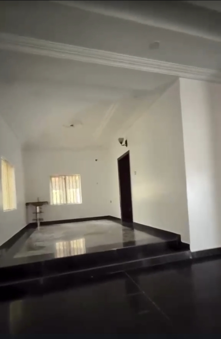 Duplex for Sale in GRA Phase 3, Rivers - Image 5