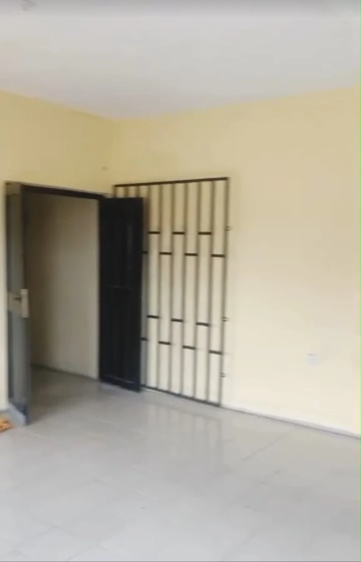 3 Bedroom Flat for Sale in Rumuodara, Rivers - Image 1