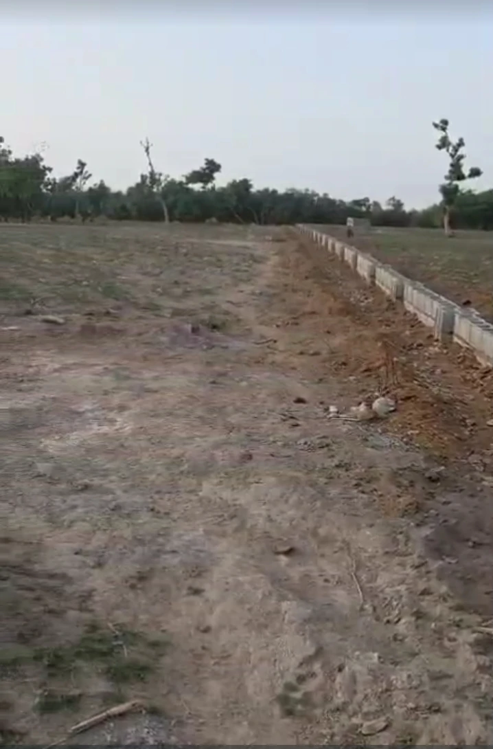 Land for Sale in OPP ARMY ESTATE, Abuja - Image 1