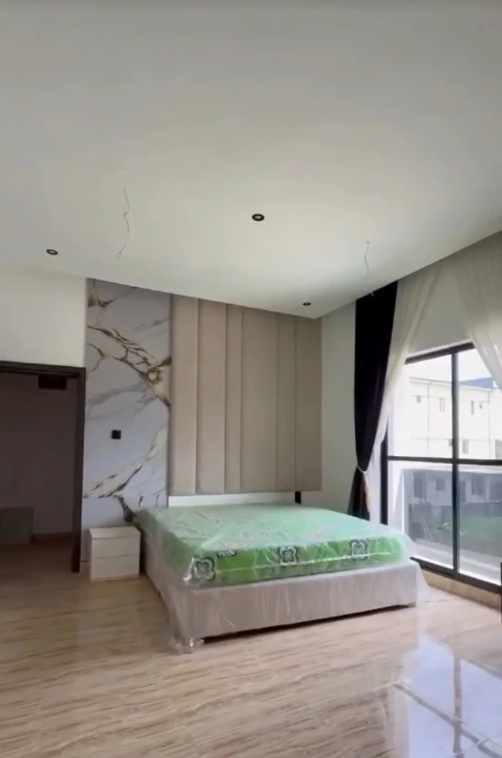 2 Bedroom Flat for Sale in New GRA, Rivers - Image 2