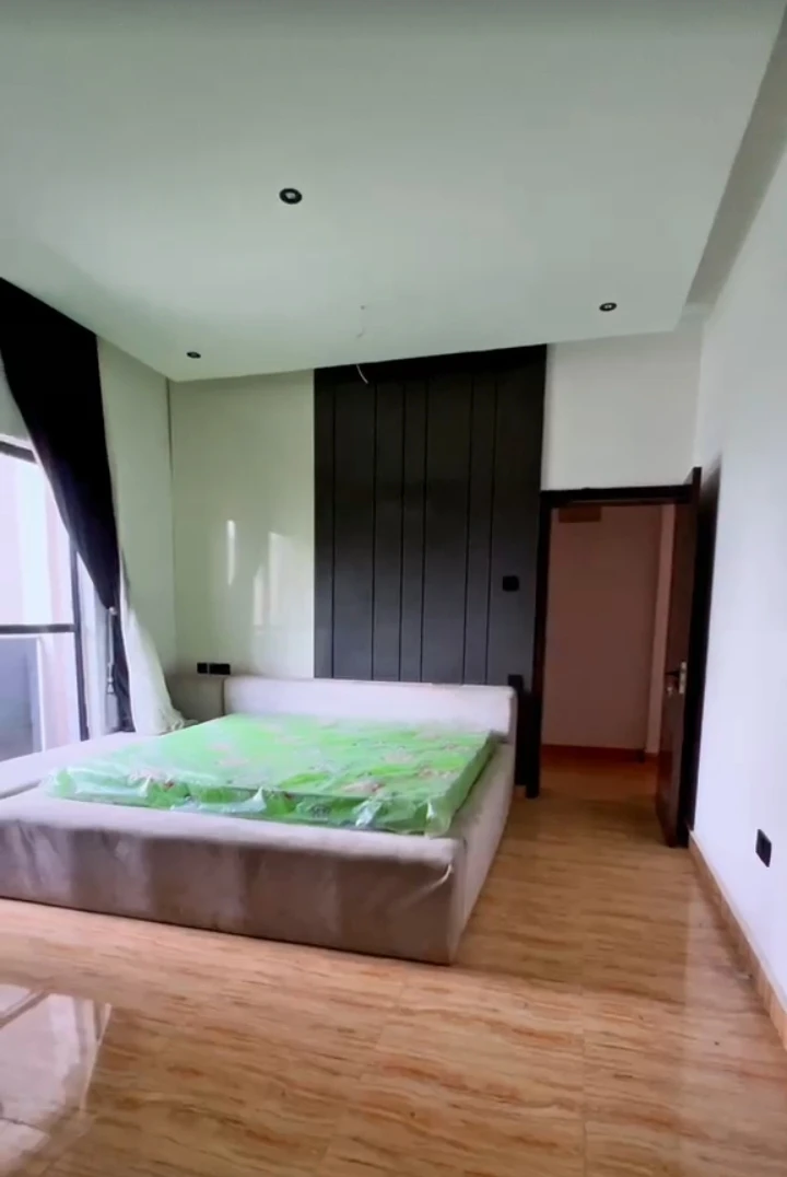 2 Bedroom Flat for Sale in GRA, Rivers - Image 1