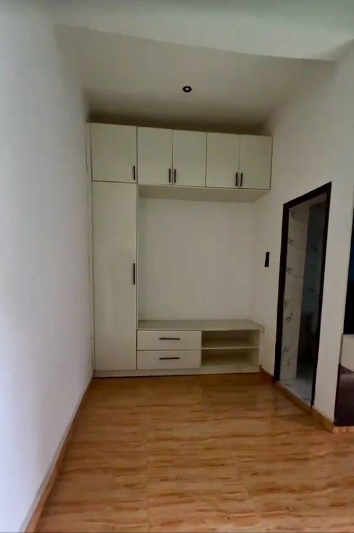 2 Bedroom Flat for Sale in GRA, Rivers - Image 2