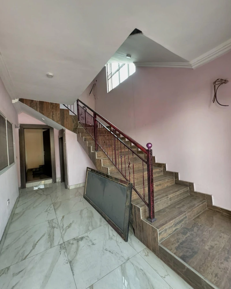4 Bedroom Flat for Sale in G.R.A Port Harcourt, Rivers - Image 4