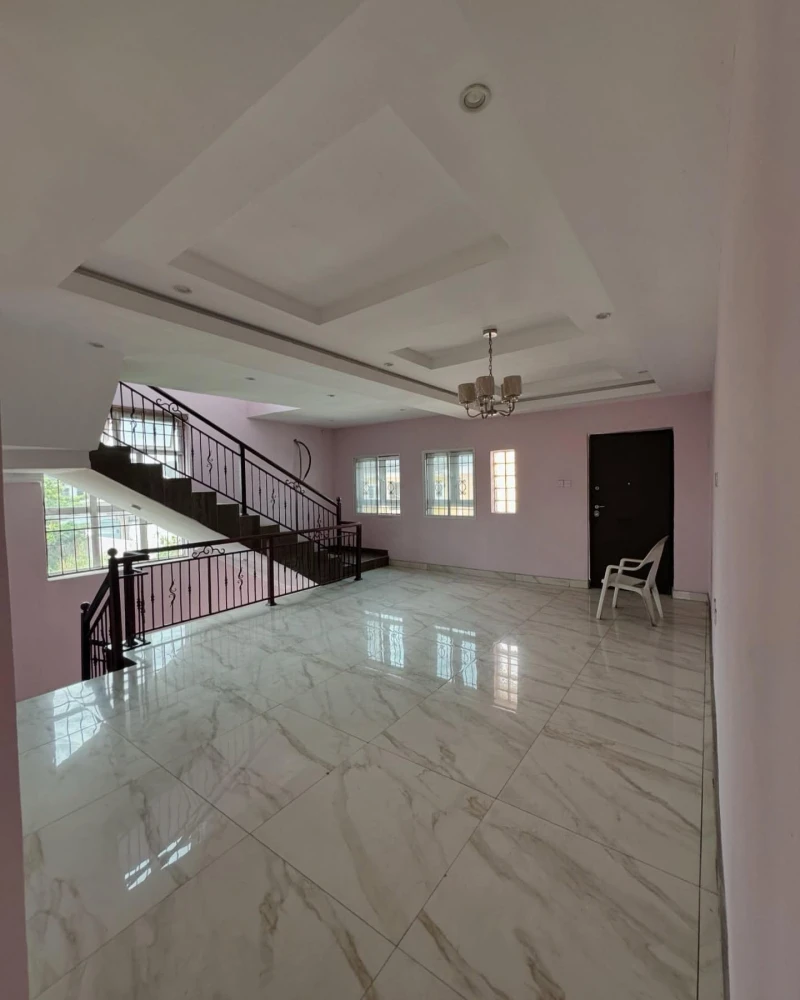 4 Bedroom Flat for Sale in G.R.A Port Harcourt, Rivers - Image 5