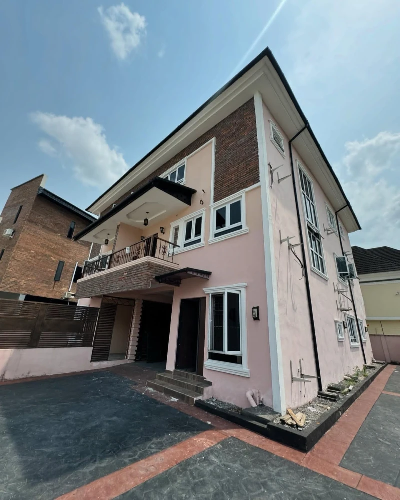 4 Bedroom Flat for Sale in G.R.A Port Harcourt, Rivers - Image 2