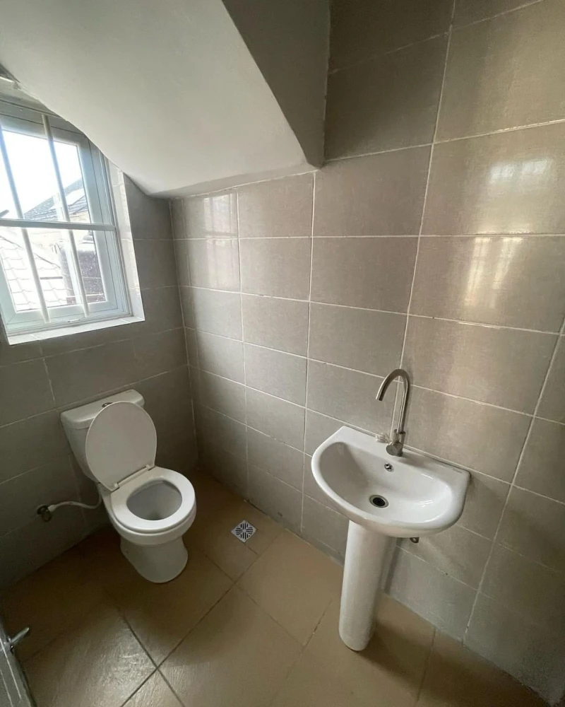 4 Bedroom Flat for Sale in PETER ODILI, Rivers - Image 6