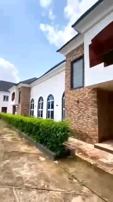 Duplex for Sale in Old GRA, Enugu - Image 4