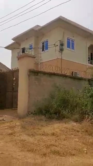 Four bedroom flat for Sale in Premier layout, Enugu - Image 5