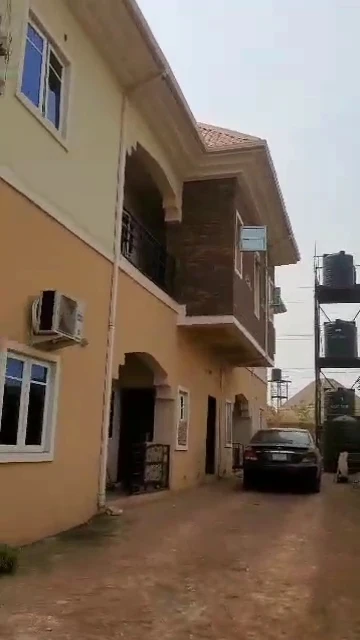 Four bedroom flat for Sale in Premier layout, Enugu - Image 4