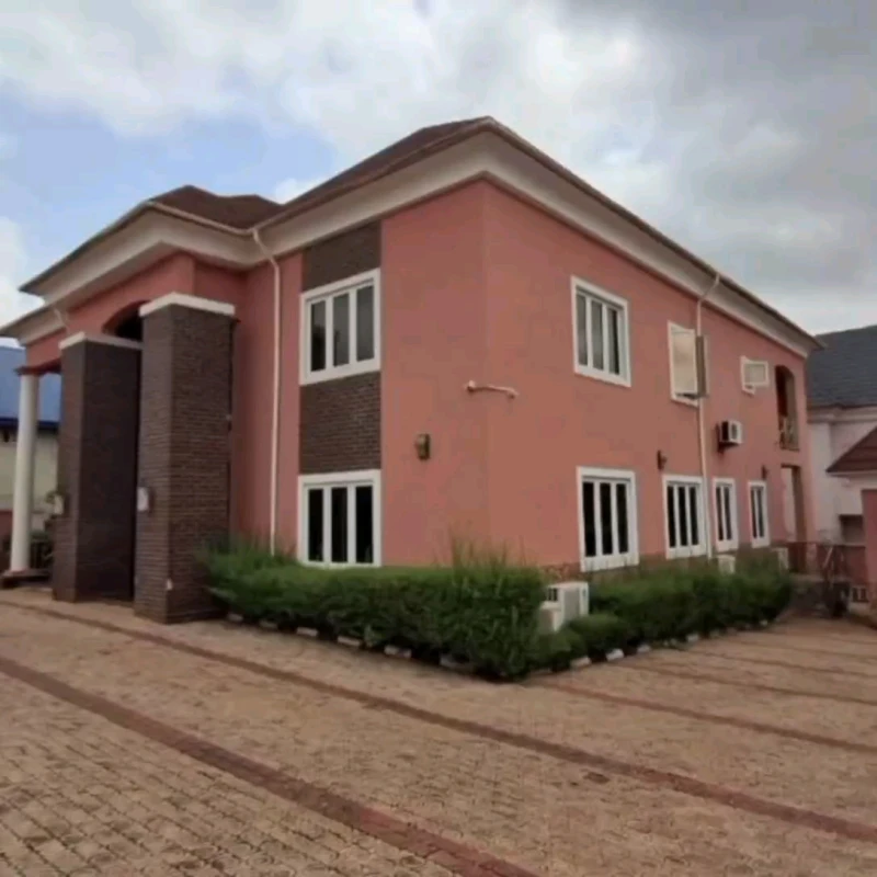 Duplex for Sale in Presidential Road, Enugu cover picture