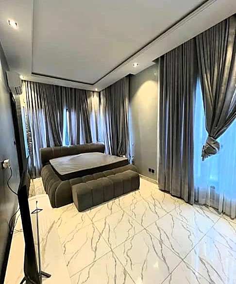 Pent-House for Sale in Lekki phase 1, Lagos - Image 3