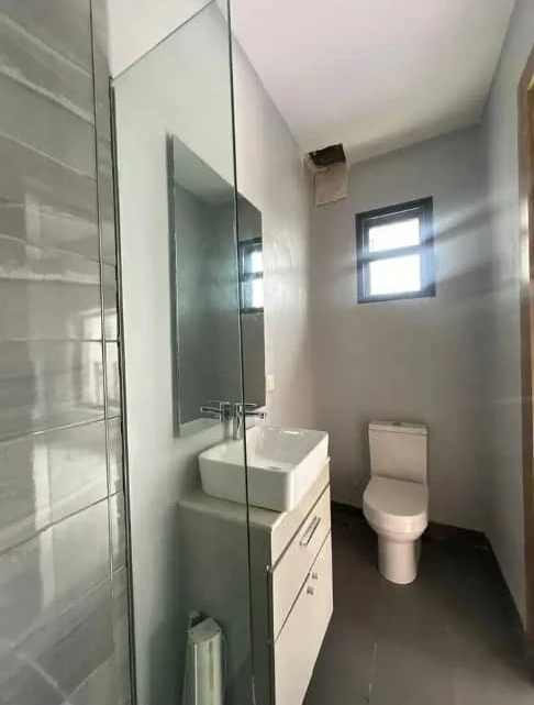 Pent-House for Sale in Lekki phase 1, Lagos - Image 4