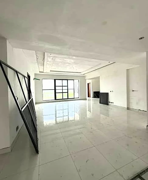 Hostel for Sale in Lekki phase 1, Lagos - Image 5