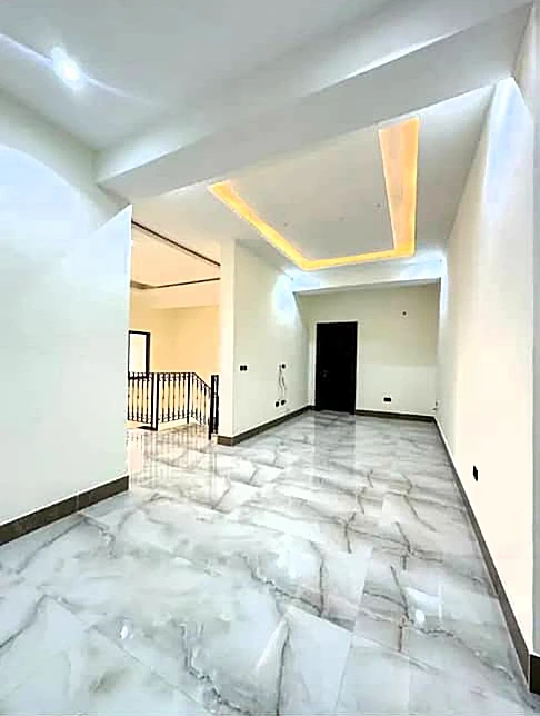 Pent-House for Sale in Ikoyi, Lagos - Image 1