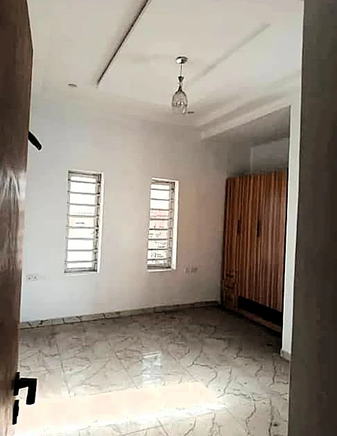 3 Bedroom Flat for Sale in Surulere, Lagos - Image 2