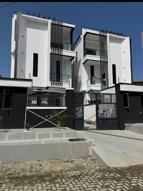 Duplex for Sale in Ikota, Lekki, Lagos cover picture