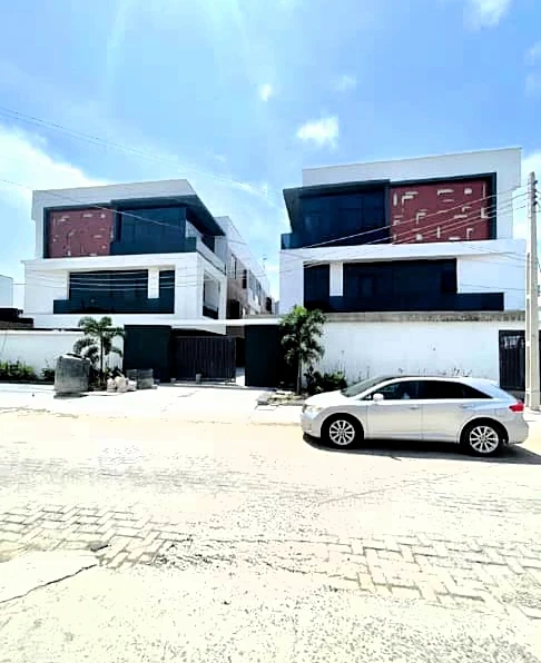Duplex for Sale in Lekki phase 1, Lagos cover picture