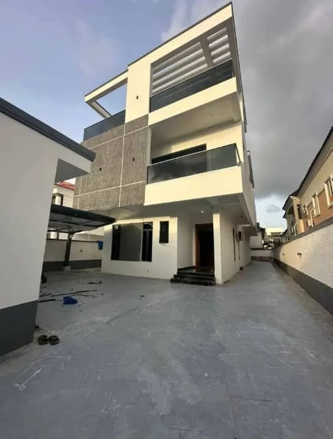 Duplex for Sale in Lekki phase 1, Lagos cover picture