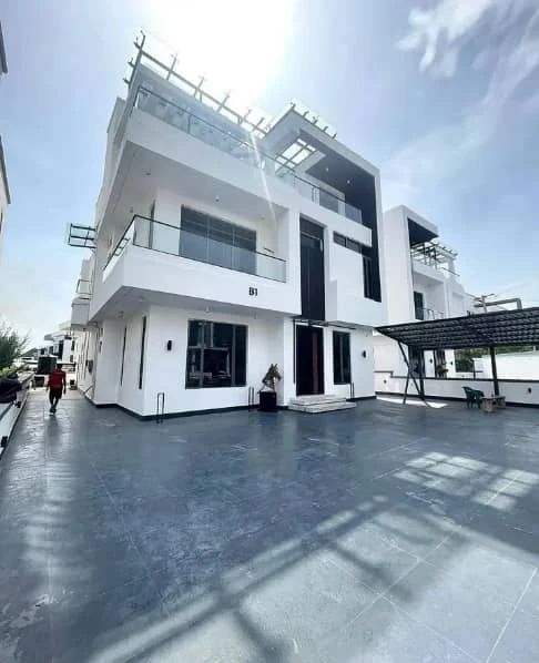 Duplex for Sale in Ikota, Lekki, Lagos cover picture