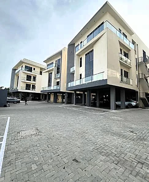 Pent-House for Sale in Lekki phase 1, Lagos cover picture