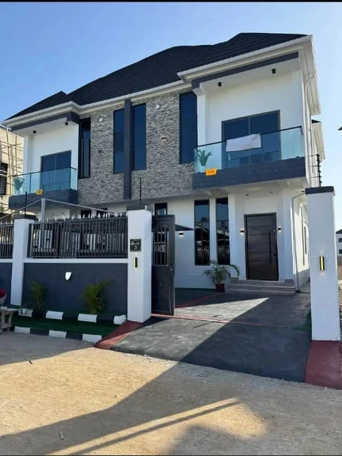 Duplex for Sale in Ikota, Lekki, Lagos cover picture