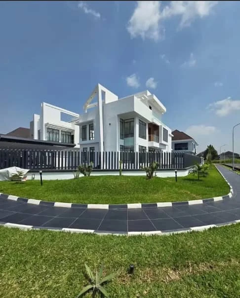 Duplex for Sale in Osapa Lekki, Lagos cover picture