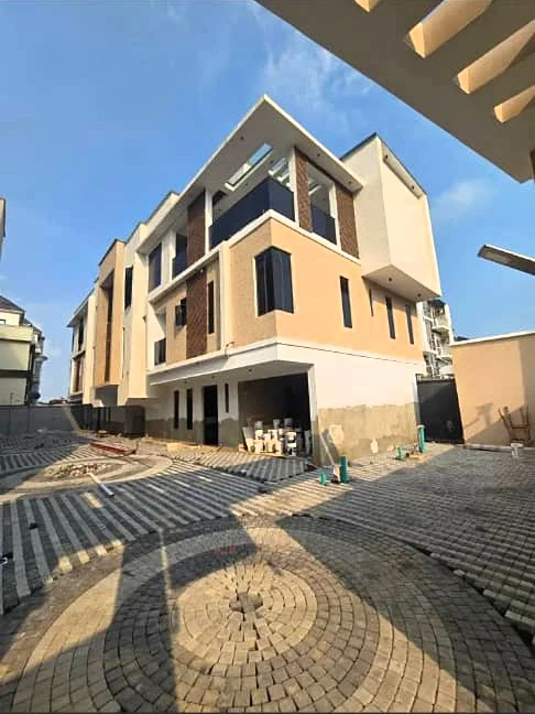 Duplex for Sale in Lekki phase 1, Lagos cover picture