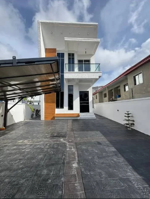 Duplex for Sale in Ikota, Lekki, Lagos cover picture