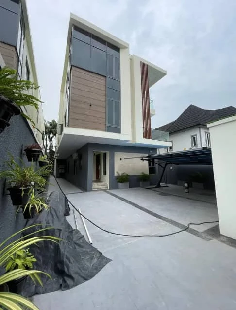 Duplex for Sale in Lekki phase 1, Lagos